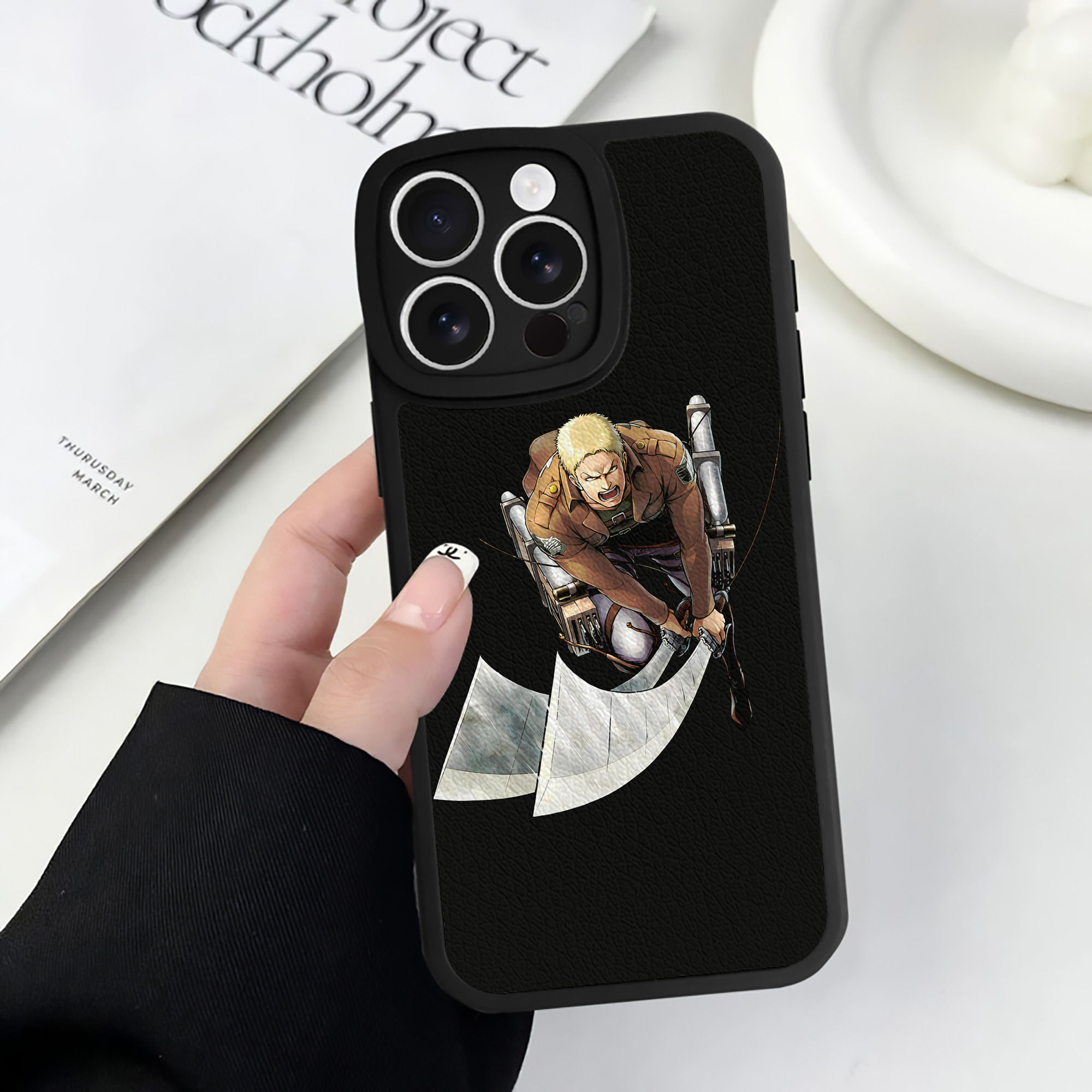 （画像用） 進撃の巨人 ライナー・ブラウン Attack on Titan Reiner Braun 【iPhone 16シリーズ対応】シリコンスマホケース（レザー調） 材質：シリコン
